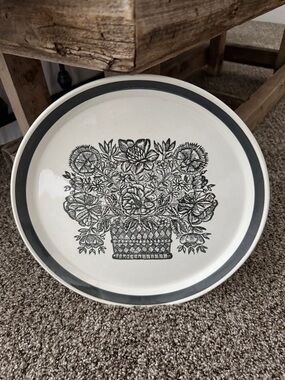 Ceramic Serving Plate with Gray Floral Basket Motif 70’s vintage. Cottage